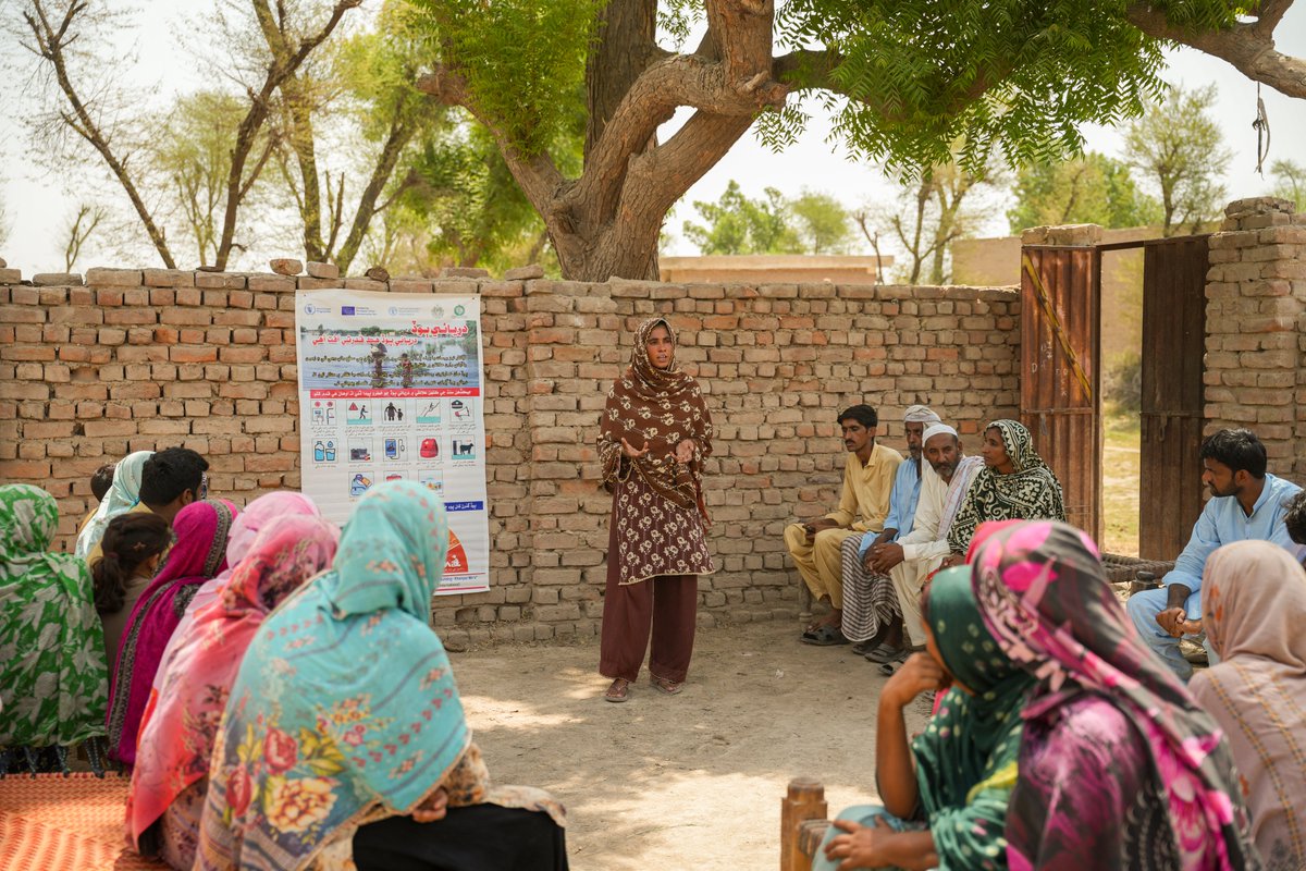 WFPPakistan's tweet photo. Photo of the Week📸
In Khairpur, Sindh, village elders take part in a flood preparedness session, learning key actions to stay safe before and during emergencies. Through anticipatory action, WFP supports communities with knowledge and tools to strengthen resilience. https://t.co/PxVQ36vU7C