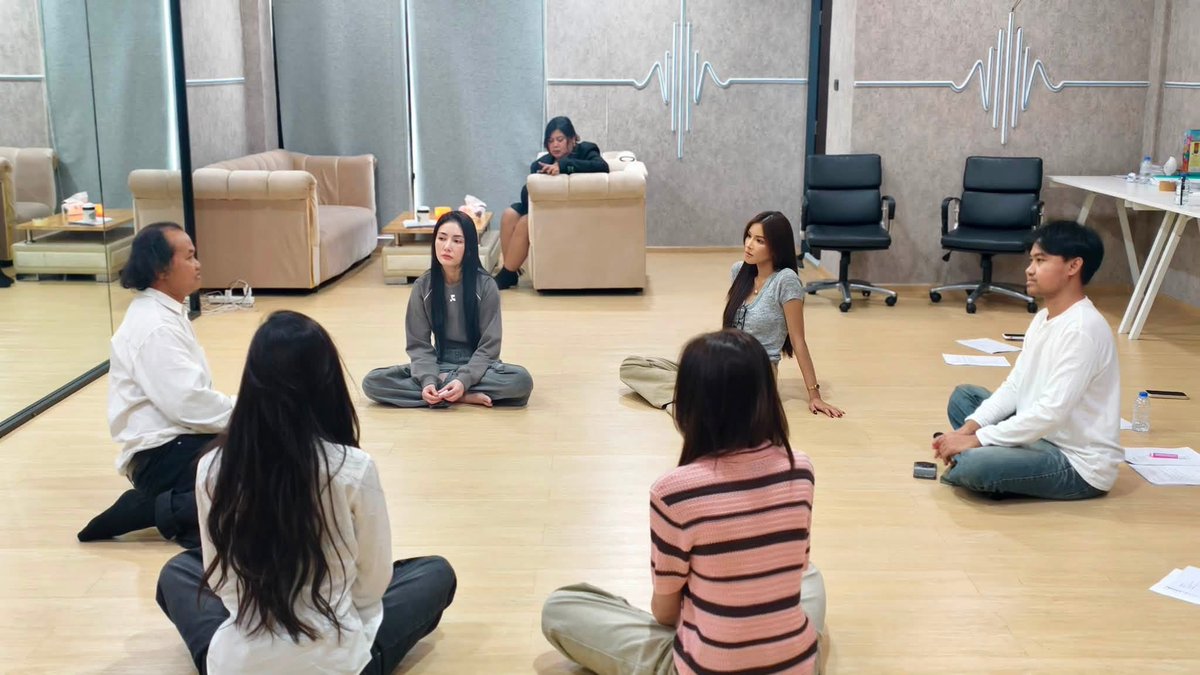Napapat23's tweet photo. ผ่านไป 1วันเก่งกันมากๆเลย 🤍

UNDER HER RULES WORKSHOP D1
#ใต้เงาจันทราWorkShopD1
#มีนเบ้บ #meenbabe https://t.co/9BW3ez0SqQ