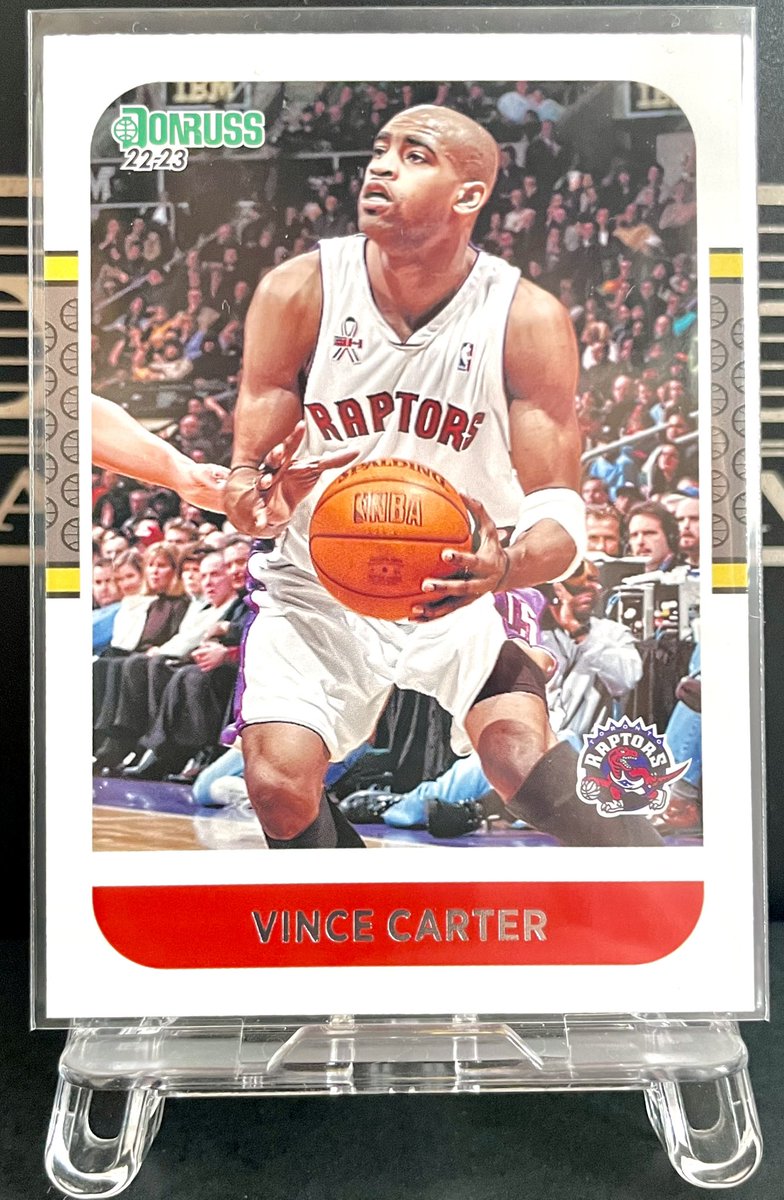 VINSHII_FB's tweet photo. 🏀2022-23 Panini Donruss
“Retro Series” Vince Carter🏀

90年代Donrussデザインを現代に復刻したRetro Seriesシリーズ
派手なパラレルではないが、“カードデザインの歴史”と”NBAの歴史”が交差するような魅力が詰まった1枚👀
#NBA
#VinceCarter
#PANINI
#NBAカード
#NBAトレカ
#VCマイコレ https://t.co/fkHlp73TFu