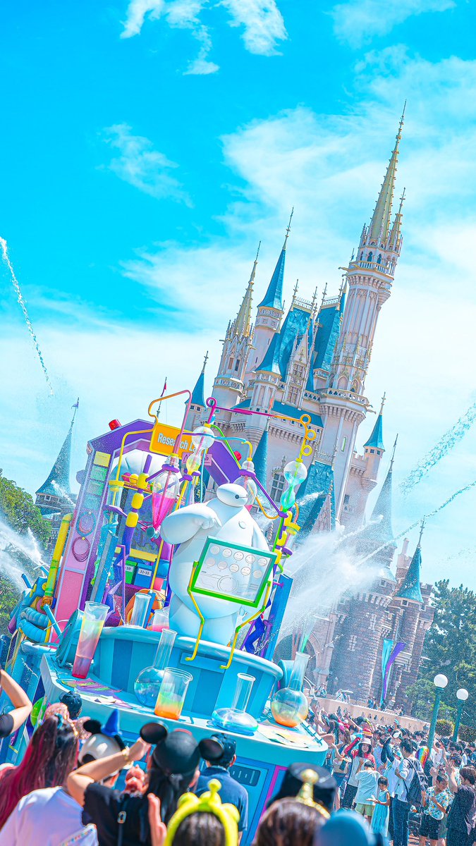 スマホの壁紙にしたい 東京ディズニーリゾートの夏の景色。
