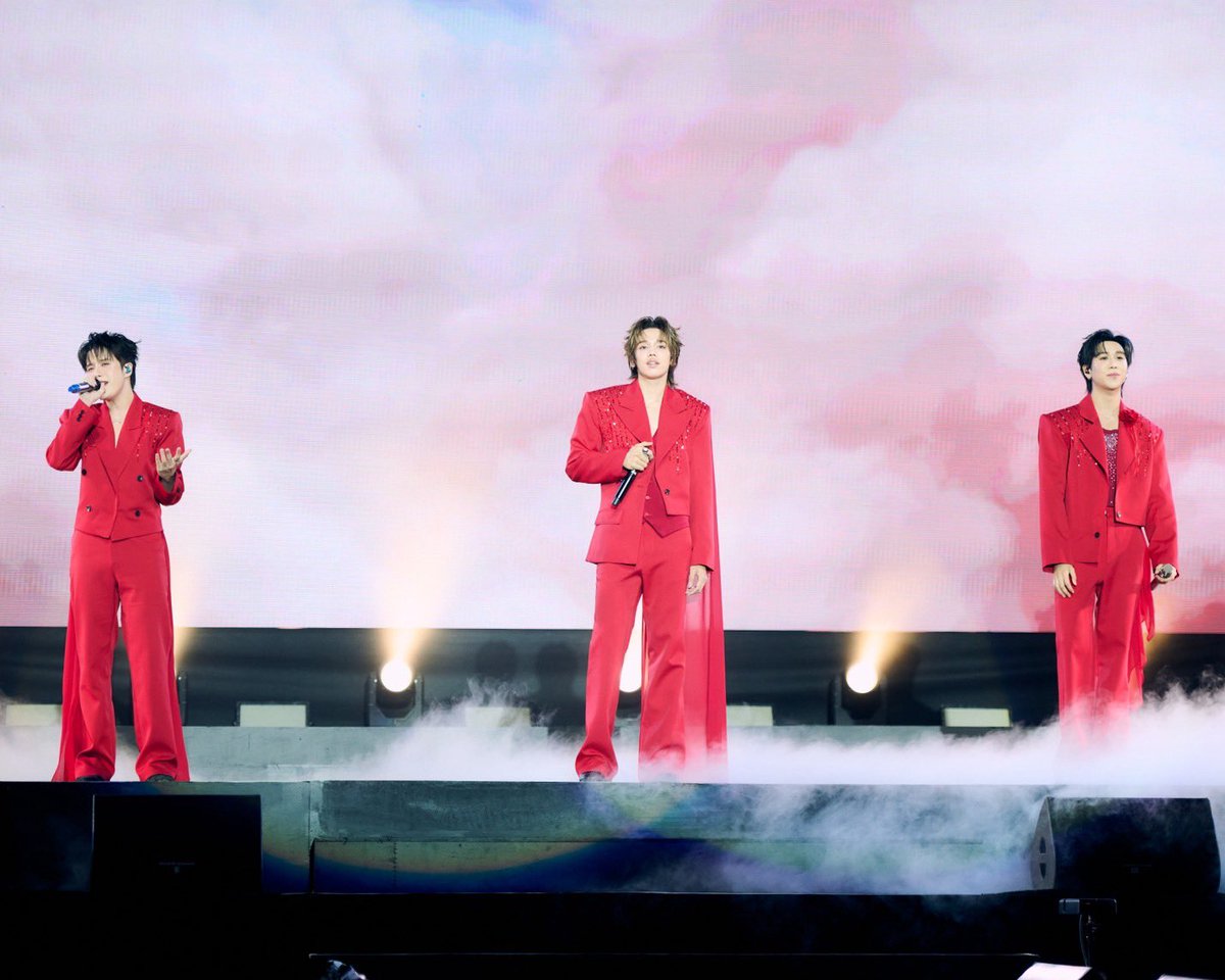 FLIO_official's tweet photo. ‘FLIO’ ON STAGE ❤️❤️❤️

#WUTheSeries
#FLIO
#GMMTV https://t.co/Rqsv0Gb64z