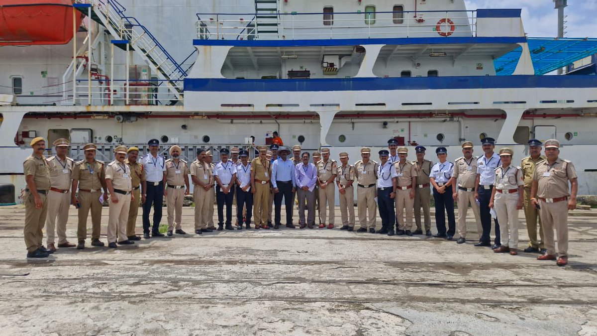 cochin_port's tweet photo. A team of 24 Sub Officer Trainees from the National Fire Service College, Nagpur visited Cochin Port Authority as part of their industrial training programme.
The trainees were addressed by Capt. Bhaskar Krishnan Kunji, Dock Master, Cochin Port Authority. Shri Subrahmanian K, Chief Fire Officer, Cochin Port Authority, lead an interactive session on 'Fire Safety Measures at the Port', highlighting the port's fire prevention and emergency response mechanisms.
Coordinated by the Fire Division of Cochin Port Authority, the programme included a visit to the ship and tanker berths, as well as the Port Fire Station, providing the trainees with practical exposure to the port's fire-fighting infrastructure and emergency response systems.
Shri Sujith Kumar, Regional Fire Officer, Ernakulam, along with Station Officers from Kerala Fire and Rescue Services, also participated in the programme.