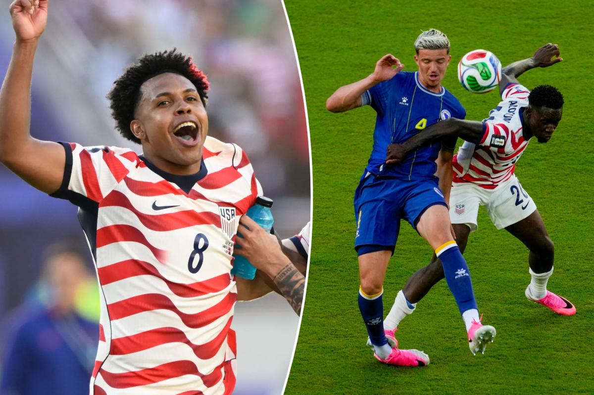 nypost's tweet photo. The terrible red card that jeopardizes everything the U.S. has accomplished at the World Cup https://t.co/fQ9zkT6vxt https://t.co/fXBM58FcqV