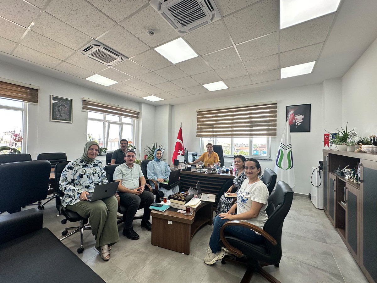 subusbf's tweet photo. Fakültemiz Sağlık Yönetimi bölümü akreditasyon çalışmaları kapsamında Dekanımız Prof. Dr. Feride Taşkın Yılmaz başkanlığında toplandı. Toplantıda güncel sürece ilişkin bilgilendirmeler yapıldı. https://t.co/T3IFdj0mri