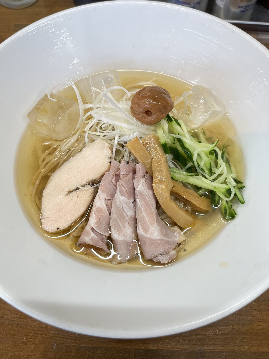 giyasu10's tweet photo. 麺屋三槍@岩槻
本日からの限定
冷やし鯛塩。
今年も始まりました。スープも麺も旨旨。鯛酢で味変がまた美味かった〜。ご馳走様でした。 https://t.co/3RIm5ZHtHt