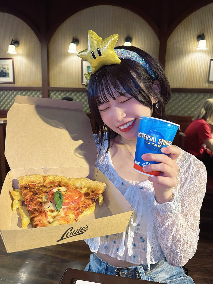 goocre_mao's tweet photo. ピザには炭酸🍕🥤 https://t.co/EonIbMm53q