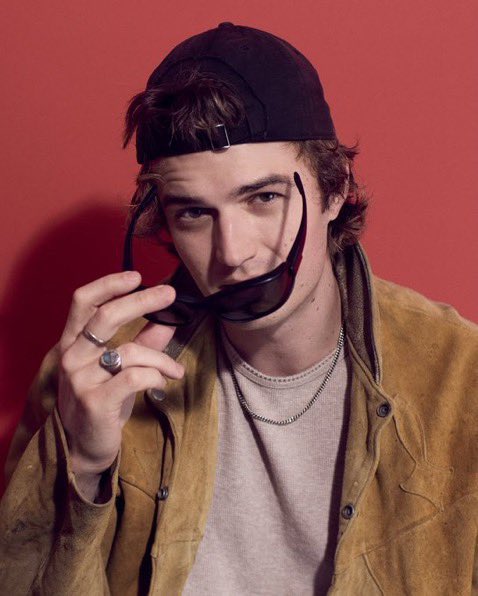 silverstarhood's tweet photo. the backwards hat #needthat https://t.co/kzY9nACjLo