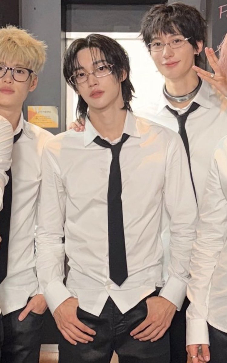 beenforseok's tweet photo. แต่เข้าใจคนที่จะตายเพราะวอนบินผมยาวนะ กุก็จะตายเหมือนกันเพราะหล่อสัดเลยอ่า -//- https://t.co/d7QcTaCwLR