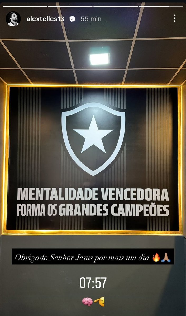 twinkfogo's tweet photo. Linda frase no CT onde quem da os treinos é um estagiário que estava negociando com o rival e ainda recebeu aumento mesmo sendo eliminado pelo vice lanterna do campeonato e tem a pior defesa do país 😃 https://t.co/jzinQ1rdm5