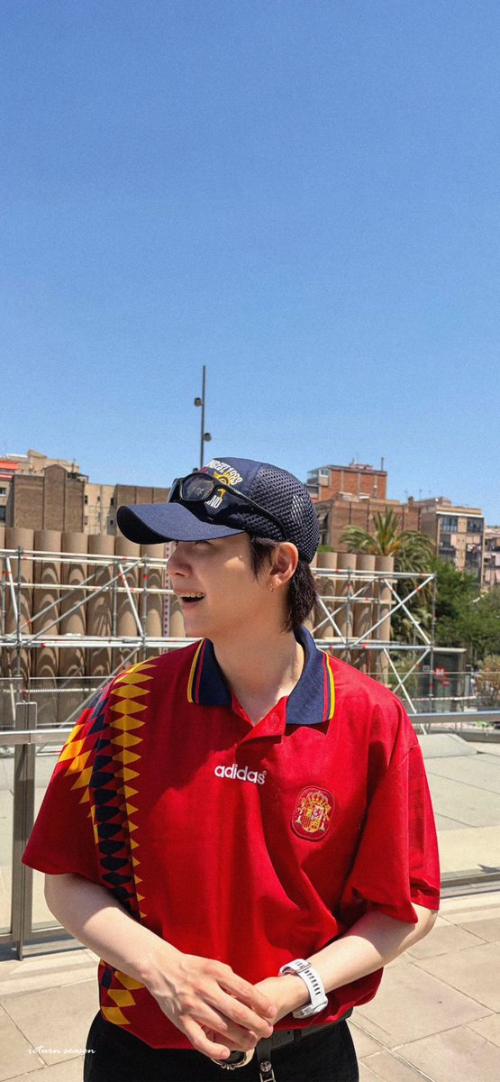 return_season's tweet photo. [요청] 260702 윤기 인스타

2340*5064 https://t.co/MSqgikNeIg