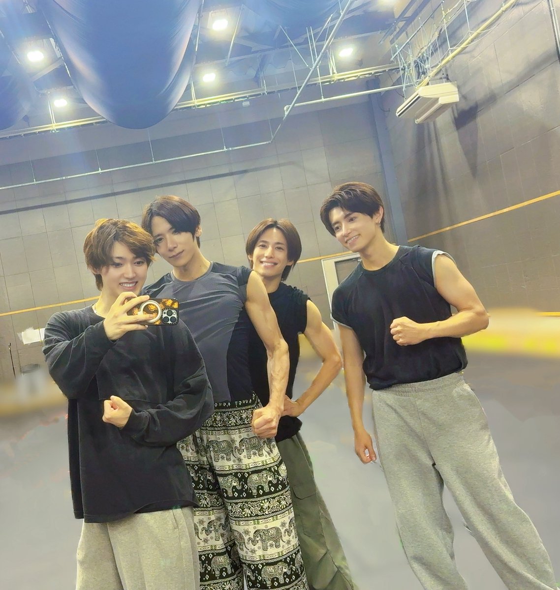 yuto_ando_0529's tweet photo. 本日は振付稽古♪🕺
改めてEdenって最強なんだなと
強く思えた1日でした🍎

あとね、日に日に御三方と
仲良くなれてる気がする！👀

パワーーーーーー‼️  #あんステ #Eden https://t.co/tMCVoaszfx