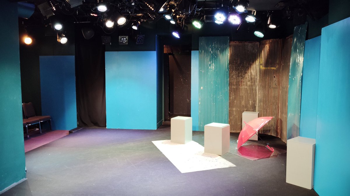 BluesCornelius's tweet photo. 演劇ユニットCCB 第46回公演
『雨、雨。(雨に唄えば。そこにはやがて雨は降らなくなるだろう。)』

代表マスダヒロユキ作の舞台美術セット②

矢作

#演劇ユニットCCB
#雨雨
#舞台 #美術 #セット https://t.co/AiPO3SkhEM