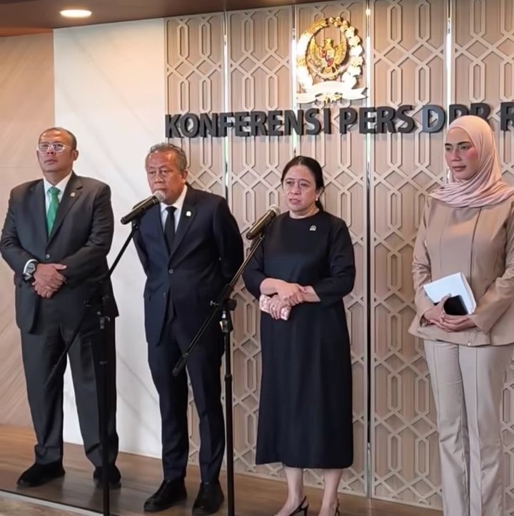 direktoridosen's tweet photo. just in.

puan Maharani, himbau para pejabat eksekutif memakai standar yang jelas untuk penetapan komisaris di BUMN dan Anak BUMN.

here we go !! 

dok: siaran pers pimpinan DPR RI, 02/07/26 https://t.co/79IvmvjR5S