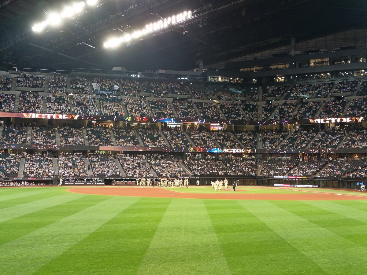 kyoku55's tweet photo. 勝ったで〜♪有原NPB通算100勝おめでと。#lovefighters https://t.co/AKquiaTmhO