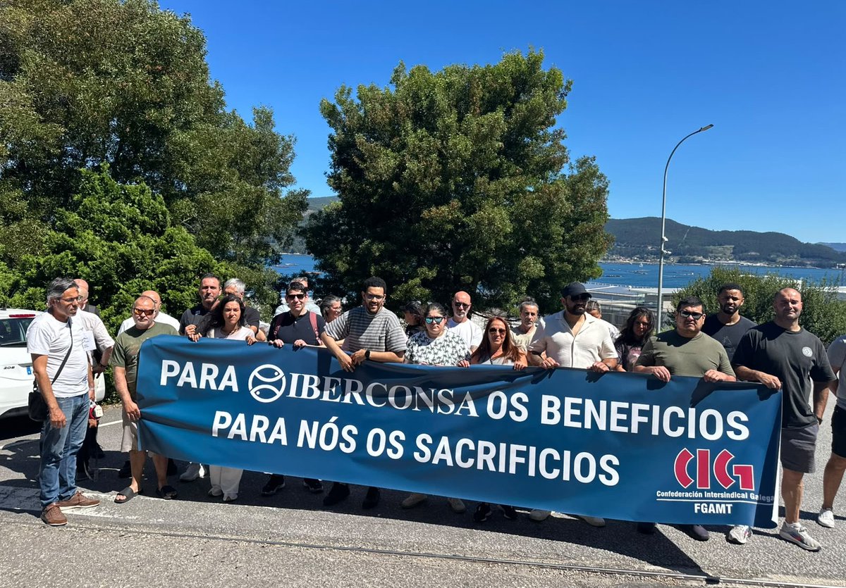 galizaCIG's tweet photo. 📢O persoal de #Iberconsa traslada a #Frigalsa as protestas para reclamar melloras laborais
👉As persoas traballadoras da compañía de alimentación viguesa reclaman un pacto de empresa que supere as condicións do convenio estatal
ℹ️ https://t.co/pfosMgIWbY
#vigo https://t.co/9ySN8J1Ih3