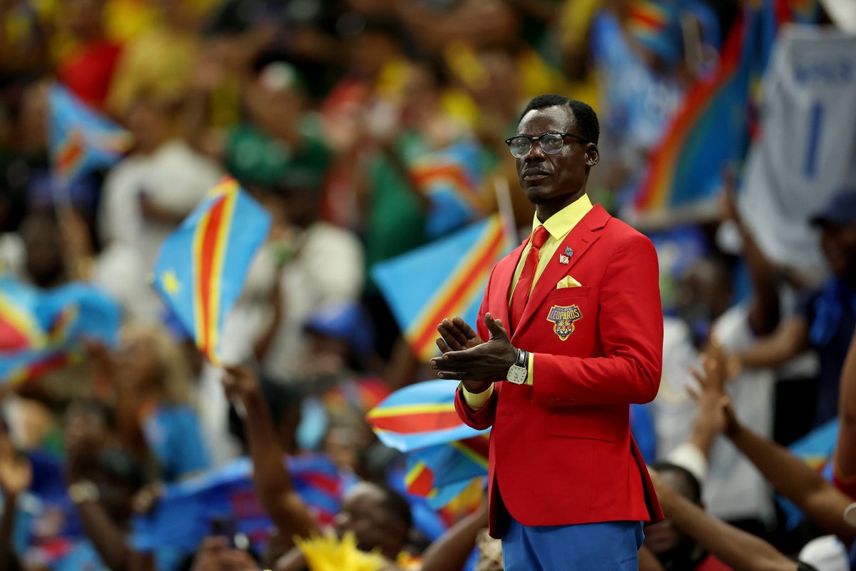 liberta___depre's tweet photo. Em seu Instagram, Michel Mboladinga, o Lumumba Vea, agradeceu a campanha histórica da seleção da RD do Congo na Copa do Mundo e afirma que o país voltará 'com mais ambição'.

- Foram 52 anos de preparação, de tentativas e de fracassos que serviram de aprendizado. Nosso sonho era apenas disputar essa Copa do Mundo. Mas, no fim, percebemos que o sonho foi longe demais. Participar já não era suficiente. Nossa fome era ir cada vez mais longe.

📷Getty Images