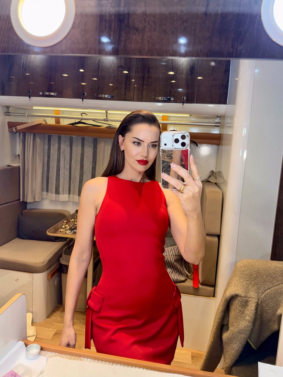 EvcenBrazil's tweet photo. 📸 || “Acting be like.. 🤙🏻🎬”

@/ evcenf via instagram feed              
         • #FahriyeEvcen • https://t.co/0g5exlXA13