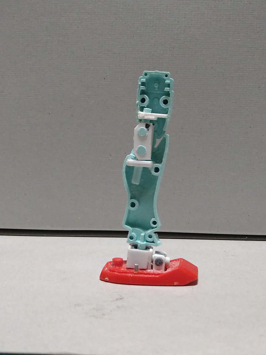 naruki61548908's tweet photo. ジムスナイパー製作中
今日は、左脚の足首と膝の改修をしてました
そろそろ晩酌したいので気が向いたら太腿付け根の関節も頑張ってみます😂🥃 https://t.co/znzkIWNB3J