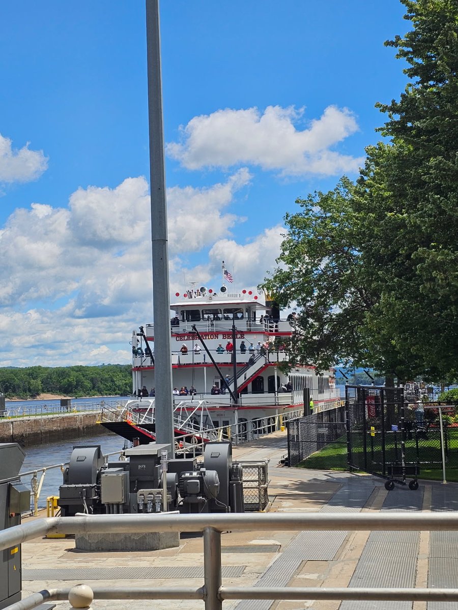StPaulUSACE's tweet photo. Smooth sailing as this beauty locks through our Lock and Dam 5, located in #MinnesotaCity, #Minnesota.The #MississippiRiver never disappoints. ❤️

Share your photos!
#BuildingStrong
#USACEMVD https://t.co/r1BqaZRbzk