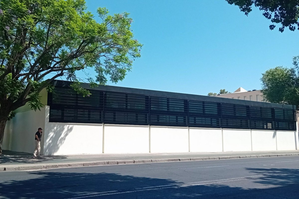 EducaAnd's tweet photo. ¡Por fin es realidad! 🍽️ Las familias del CEIP Valdés Leal de #Sevilla ya tienen nuevo comedor tras una inversión de 558.000€. Adiós definitivo a los módulos prefabricados. Gracias a la comunidad educativa por su paciencia y firme reivindicación. 💚👇 https://t.co/QYSYOvuQg6