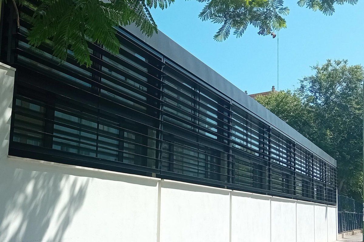 EducaAnd's tweet photo. ¡Por fin es realidad! 🍽️ Las familias del CEIP Valdés Leal de #Sevilla ya tienen nuevo comedor tras una inversión de 558.000€. Adiós definitivo a los módulos prefabricados. Gracias a la comunidad educativa por su paciencia y firme reivindicación. 💚👇 https://t.co/QYSYOvuQg6