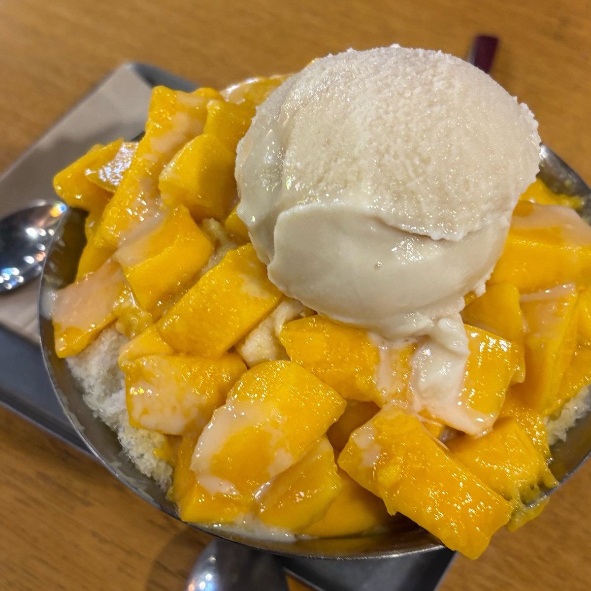 leaves0122's tweet photo. 혜화 <달냥>

여름엔 망빙이지 #나의비거니즘일기 https://t.co/0fE6UpO8ol