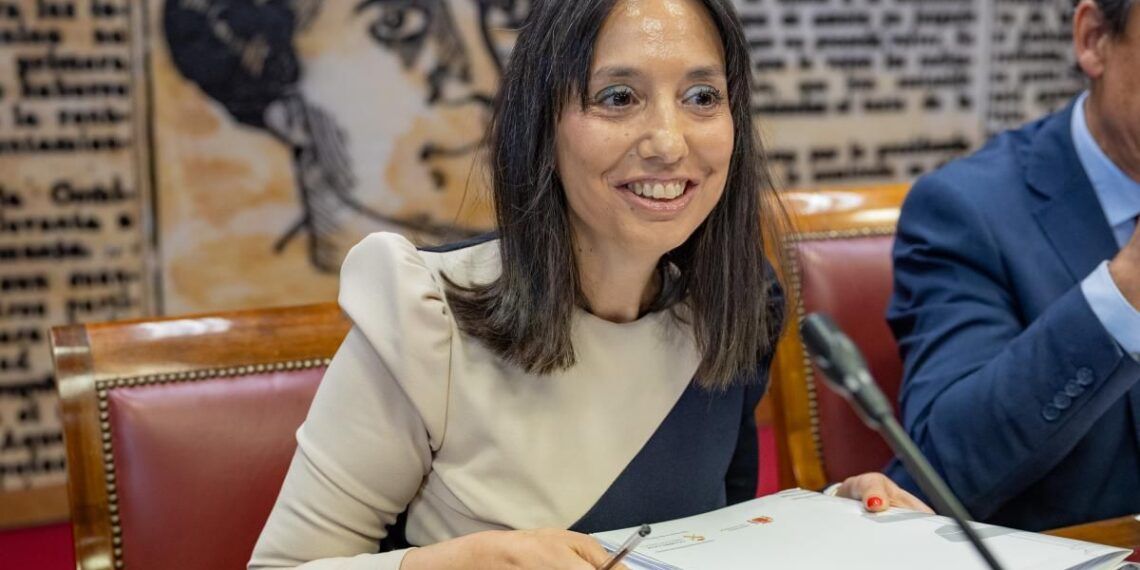 CLMpressDigital's tweet photo. El juez del ‘caso Leire’ imputa a la directora de la Guardia Civil, Mercedes González, y al DAO, Manuel Llamas https://t.co/KJr4JOJyd1 #CLMpress #juez #caso #Leire #imputa #directora #Guardia #Civil #Mercedes #Gonzalez #DAO #Manuel #Llamas https://t.co/kUPjBrjQo4
