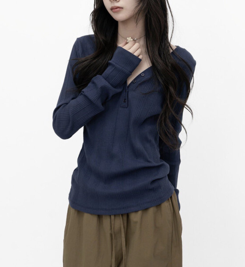 newspicy1214's tweet photo. 요 롱슬리브 스트체형이 입으면 말라보이는 핏..
얇고 후들후들 거리는 소재라 살안타템으로 ㅊㅊ 
소매도 길어서 여리여리해보임 https://t.co/7QEggofaIR