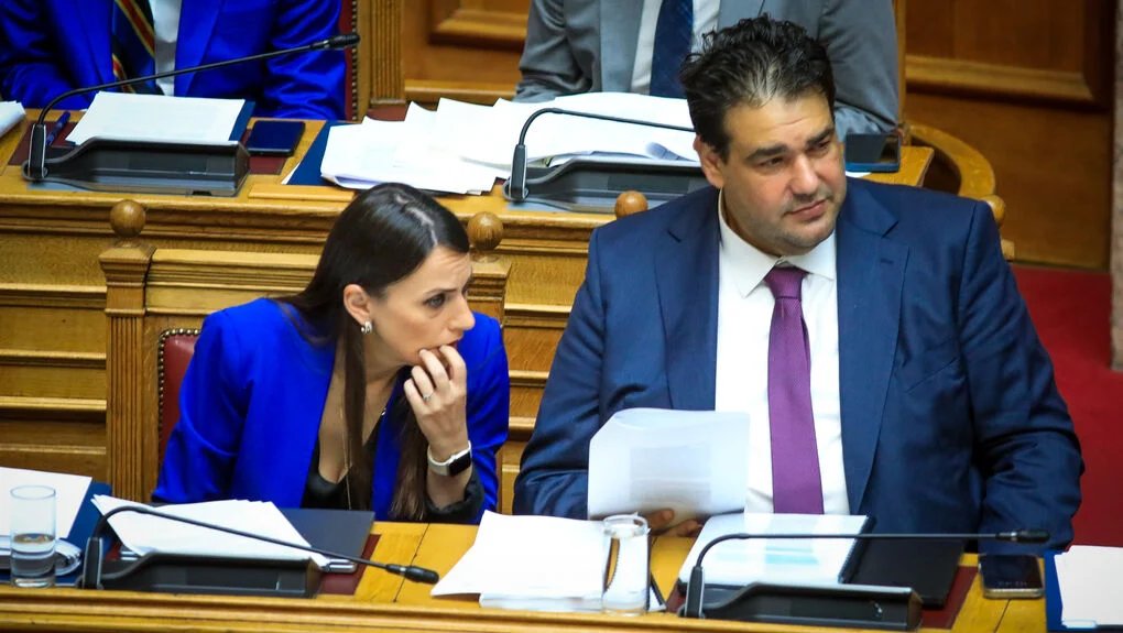 RXRqdEgogik2Z9P's tweet photo. Ο Λιβάνιος προτείνει αλλαγές 'εκσυγχρονισμού' στις εξετάσεις για την είσοδο στην Εθνική Σχολή Δημόσιας Διοίκησης...
Προτείνουν 'συνεντεύξεις προσωπικότητας'...

Καταλάβατε τι σημαίνει αυτό...
Δε θα αφήσουν τίποτα αξιοκρατικό στη χώρα οι γαλάζιες ακρίδες. 
Θα τα αλώσουν όλα!!! https://t.co/4uIZgsLkWU