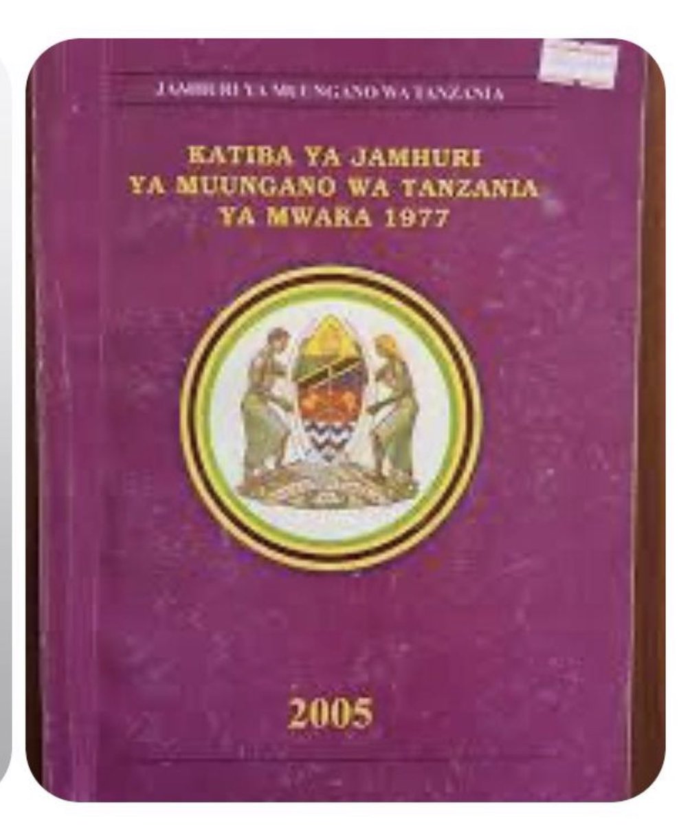 PMadeleka's tweet photo. JAMANI SIKILIZENI:

Kutembea kutwa nzima UMEBEBA KATIBA huku UMEVAA SUTI halafu UNASHINDWA KUTAJA KIFUNGU CHOCHOTE, ni kuthibitisha UZEZETA. Kimsingi, KATIBA SIYO GAZETI.😂😂 https://t.co/J5glOvQFYh