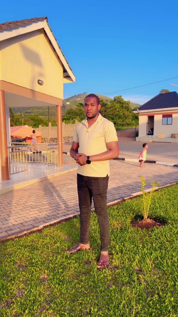 comfortakamumpa's tweet photo. Happy birthday my Boo 🥰🥰
Nkwagala nnyo sebbo wange 🙈🫶🏾

Help me wish my baby a happy birthday 🙈🙈 https://t.co/SPTvUUD52Z