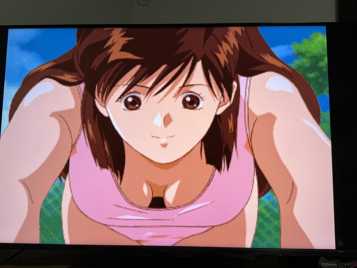 televi_anime's tweet photo. 幼少期、家族で夜行フェリーに乗って雑魚寝をしているとき夜中に催して目が覚めたのでトイレに向かってると道中暗がりの中に異様に光を放つ脱衣麻雀の筐体を見つけてションベンそっちのけで永遠に繰り返し再生されるデモプレイをいつまでも眺めていたあの冬の昂りと小さな罪悪感を忘れられずにいる。 https://t.co/VqBoAOVQHf