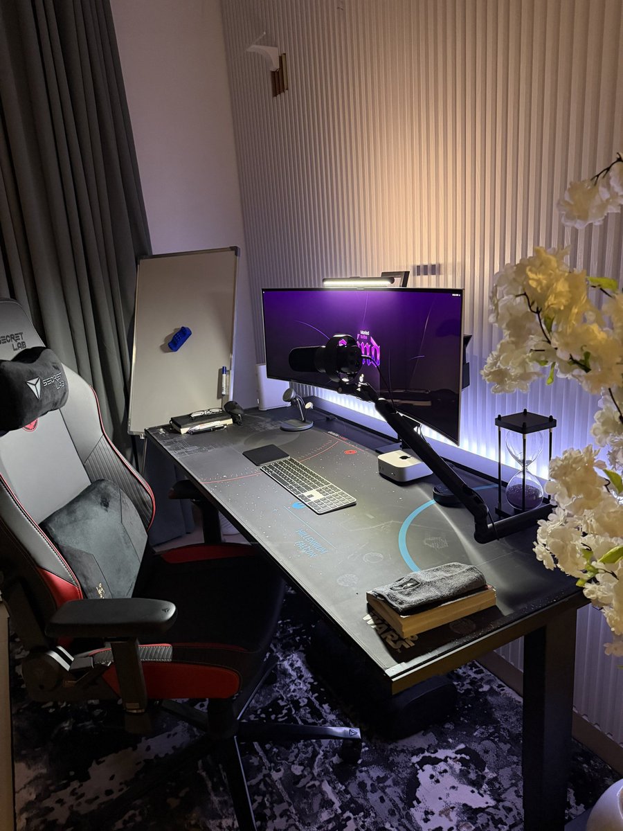 SkylarksPlace's tweet photo. Show me your setup... https://t.co/gTXIVgznzV