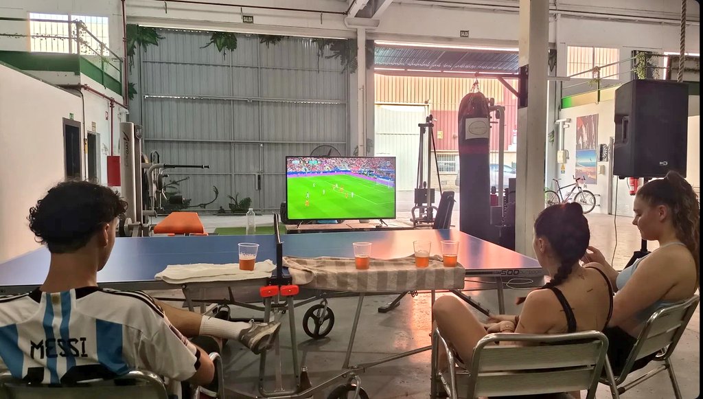 lafsf_'s tweet photo. Postentreno ⚽🍻💪 https://t.co/VzwgAygzRq