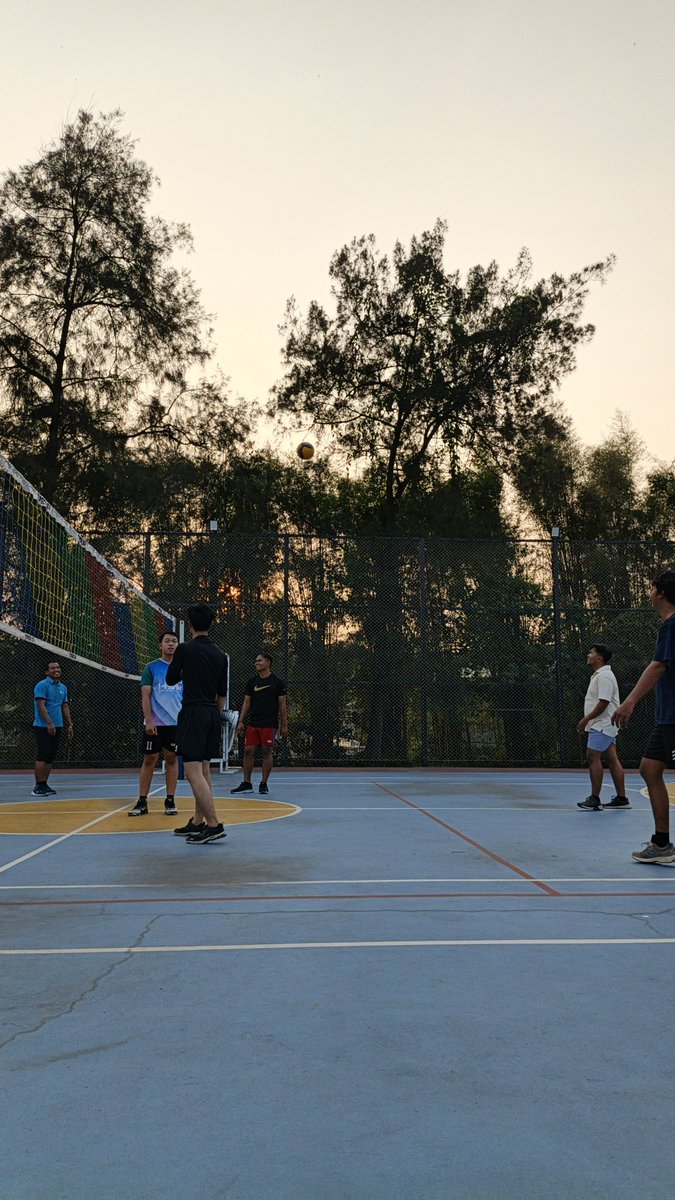 dimmukti's tweet photo. @Rilly_JKT48 aku pun abis volley 🏐 🤸🏽 https://t.co/8YLB5O21d9