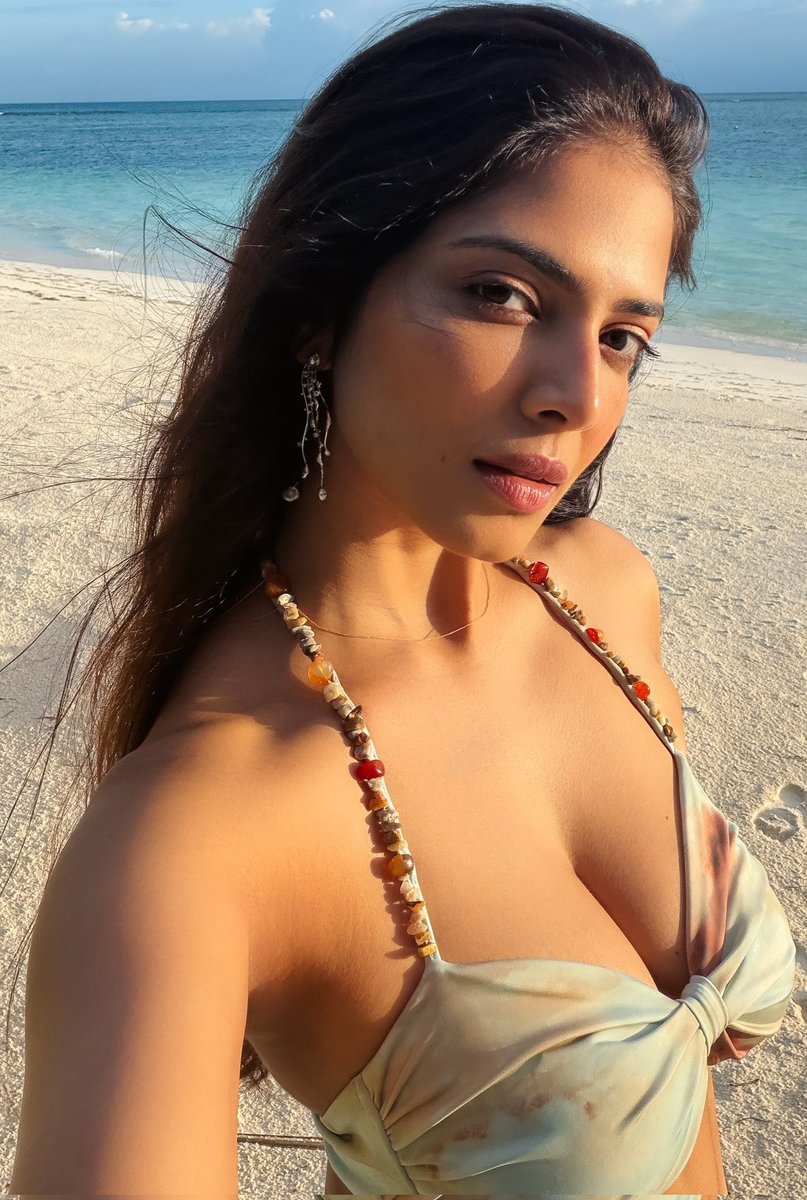 Nayanfans99's tweet photo. Hot Malavika -1  🤤 #Malavikamohanan @Nayanfans99 #Malavikamohananhot https://t.co/yrlJbRwYwC