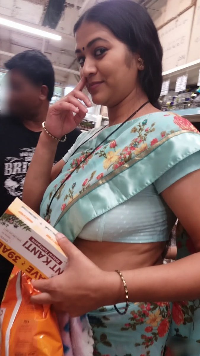 notai_justhuman's tweet photo. , that creative camera man. Went around the world to learn the skills and finaally caught the momentt..

That pose and communication between model and photographer..

அடேய் நீ தாண்ட அமெரிக்கா அதிபரு!

In frame - random beauties ! https://t.co/FdFa2Xtlat