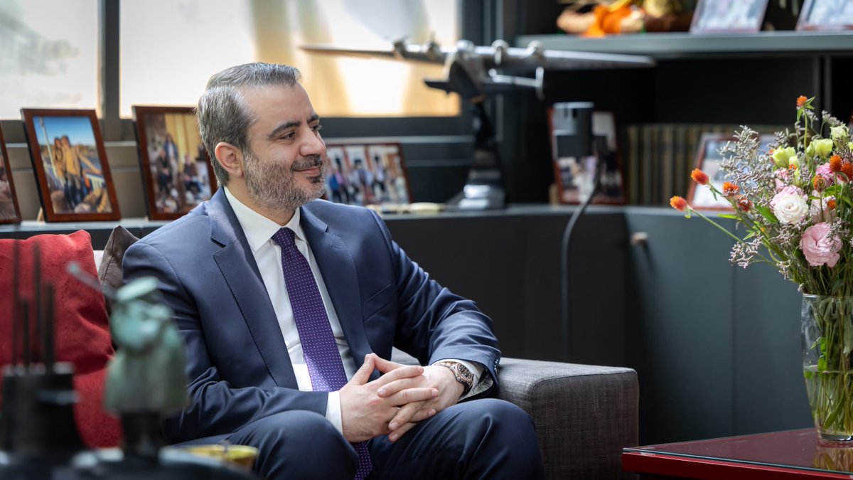 syrianmofaex's tweet photo. التقى وزير الخارجية والمغتربين السيد أسعد حسن الشيباني، في العاصمة بيروت، الرئيس السابق للحزب التقدمي الاشتراكي السيد وليد جنبلاط، حيث جرى التأكيد على أهمية الحفاظ على وحدة سوريا وسيادتها وسلامة أراضيها، إلى جانب بحث آفاق تطوير العلاقات الثنائية بين سوريا ولبنان بما يخدم المصالح المشتركة ويعزز التعاون بين البلدين.