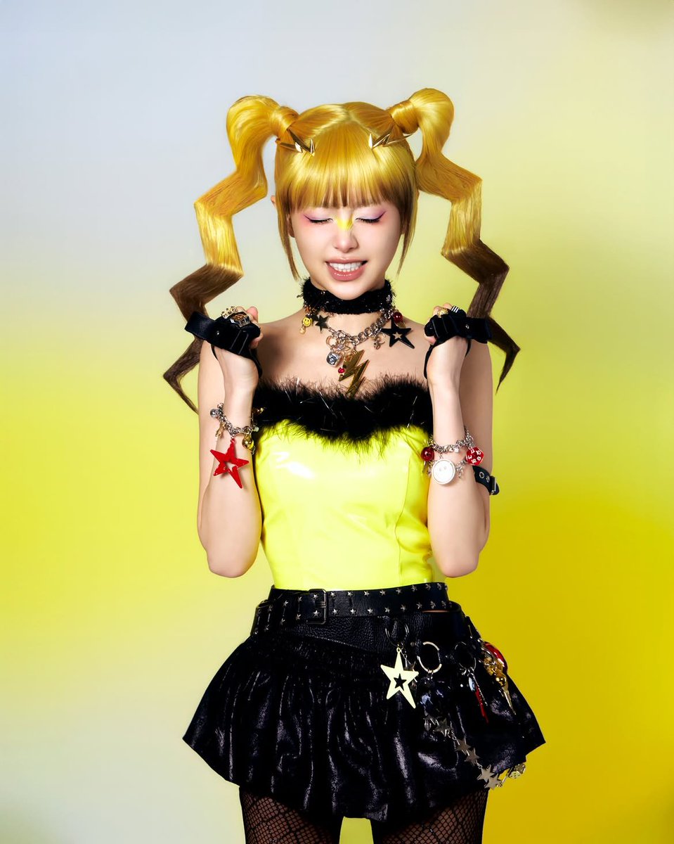 pride_anime's tweet photo. Chuu vestida de Pikachuu, em Photoshoot Especial que celebra os 30 Anos da Franquia Pokémon. https://t.co/IWAkgIpdvq