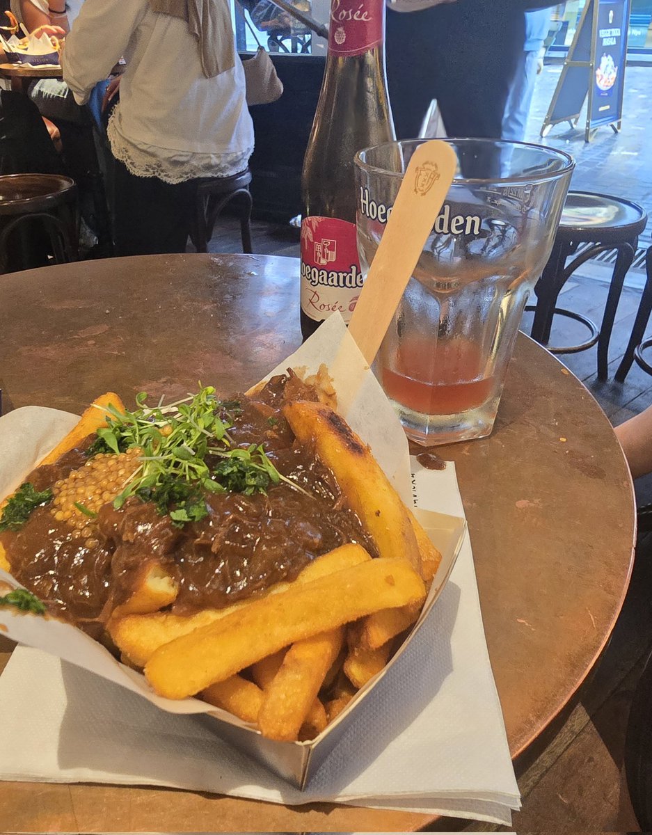 HB95204688's tweet photo. Pommes Beef bei
#fritesatelier
sind mit einem Michelin Stern ausgezeichnet
Kulinarisch mega 😋 https://t.co/Q6DXTFiFvv