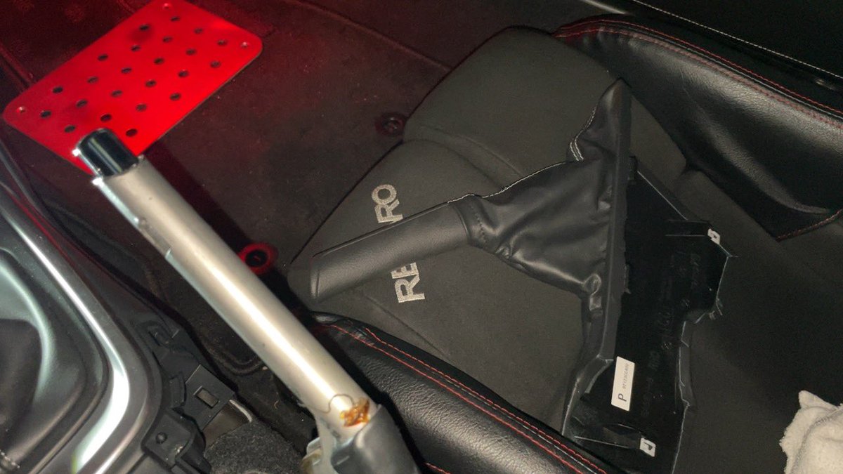 m20b_2's tweet photo. 週末まで我慢できずに換えたった🔧

完全なる自己満パーツ

1mmも速くならんし良く止まるわけでもないw

でもいいんです！ https://t.co/PtbZGILusv