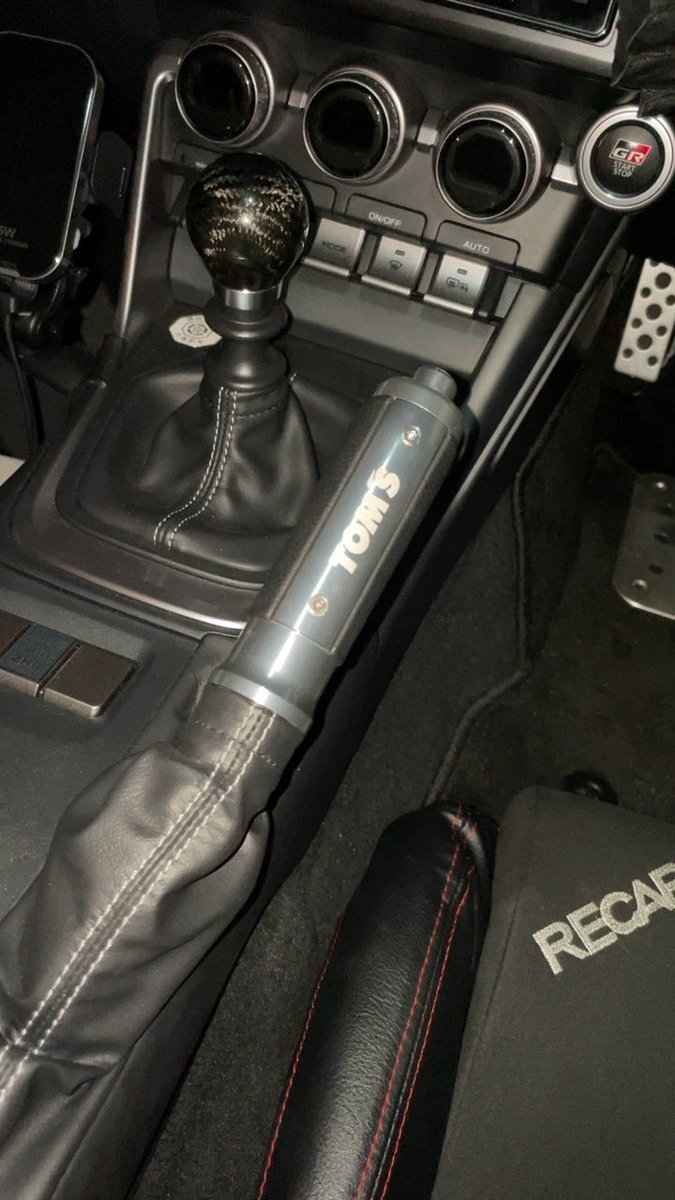 m20b_2's tweet photo. 週末まで我慢できずに換えたった🔧

完全なる自己満パーツ

1mmも速くならんし良く止まるわけでもないw

でもいいんです！ https://t.co/PtbZGILusv