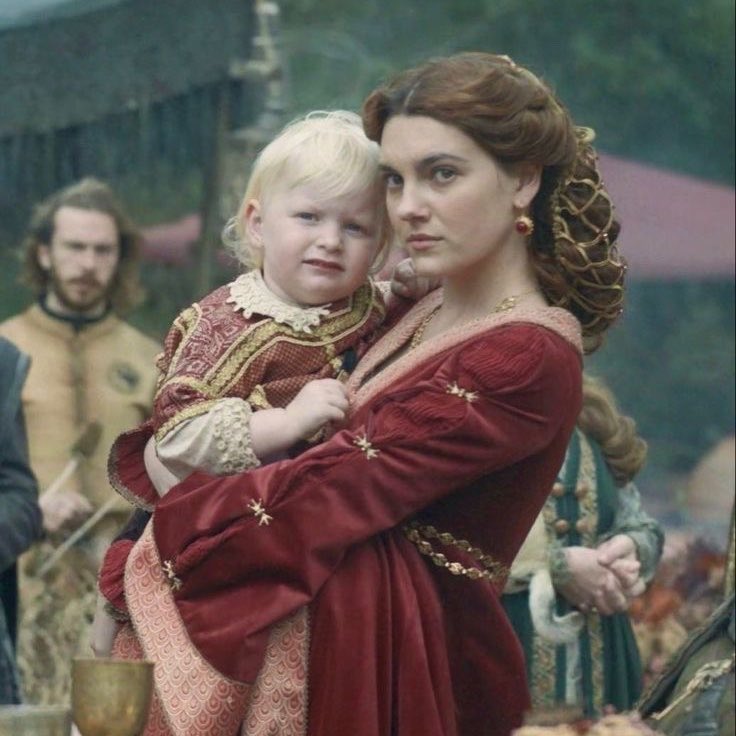 highstyrell's tweet photo. o aegon bebe era meio imenso né kkkkkk tinha quase o mesmo tamanho da alicent e ainda era bebê de colo kkkkkkkk https://t.co/Ut4QLTUH1C