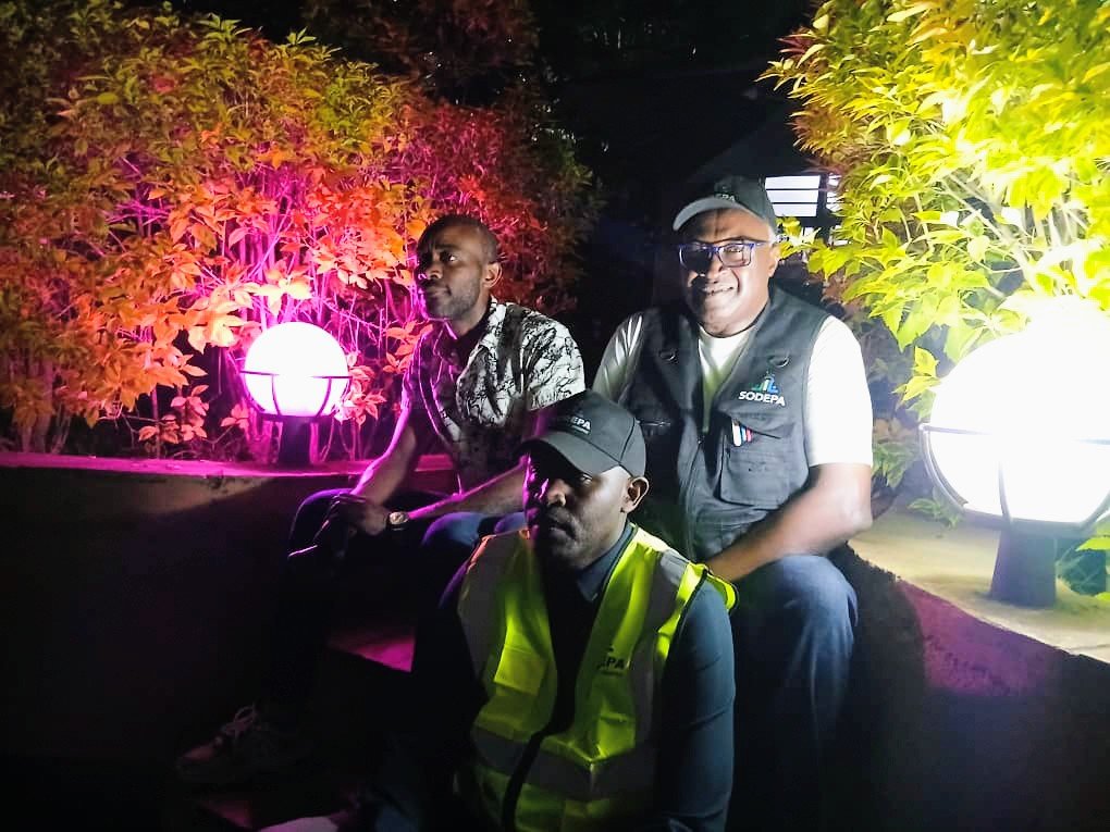 sodepa700's tweet photo. Depuis le 09 Juin 2026, L'hôtel Nyarusumba Lodge est alimenté par le système énergétique hybride solaire et eolien installé par la SODEPA ONG.
Une solution énergétique durable désormais opérationnel
#SODEPA #EnergieRenouvelable #Kitshanga #NordKivu https://t.co/f0vb682IoJ