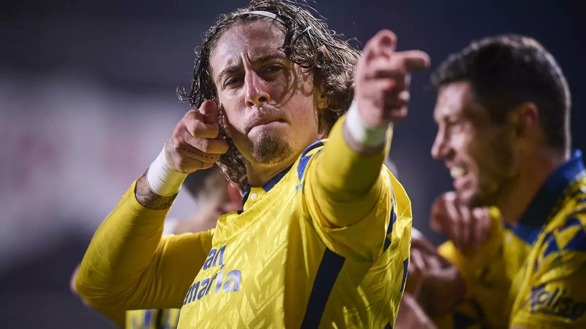 MCeleste1923's tweet photo. 🚨MERCADO🚨

📌 @RudyGaletti

▶️O @RCCelta é un dos clubes interesados en Fabio Silva.

▶️Tamén están interesados @RealSociedad, @RealBetis, @VillarrealCF e @RCDEspanyol

▶️Hai máis equipos monitorizando a súa situación

📸LOF https://t.co/rYMVH3LIc3