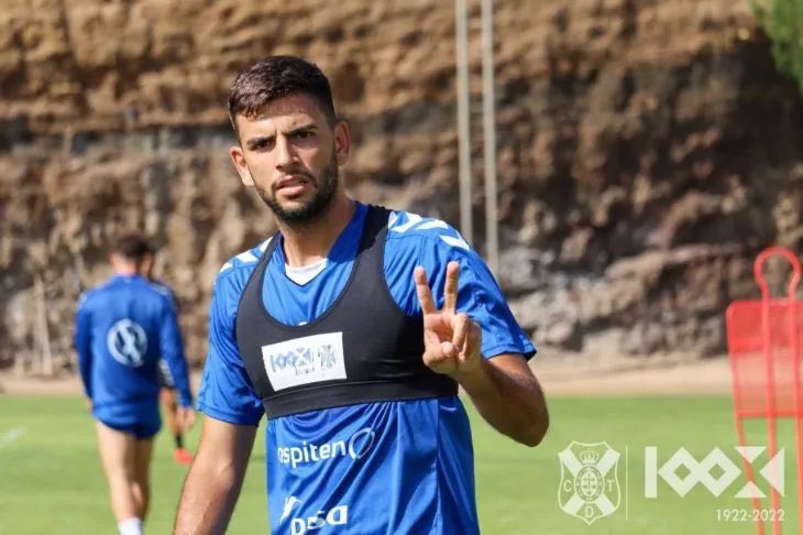 RadioMarcaTfe's tweet photo. Se pasa por #DirectoMarca el ex del @CDTOficial, #JaviAlonso. ⚪️🔵
🎙️¡Escucha! 👉 https://t.co/wXuGsXxRcz. https://t.co/yLhL4mVvaG