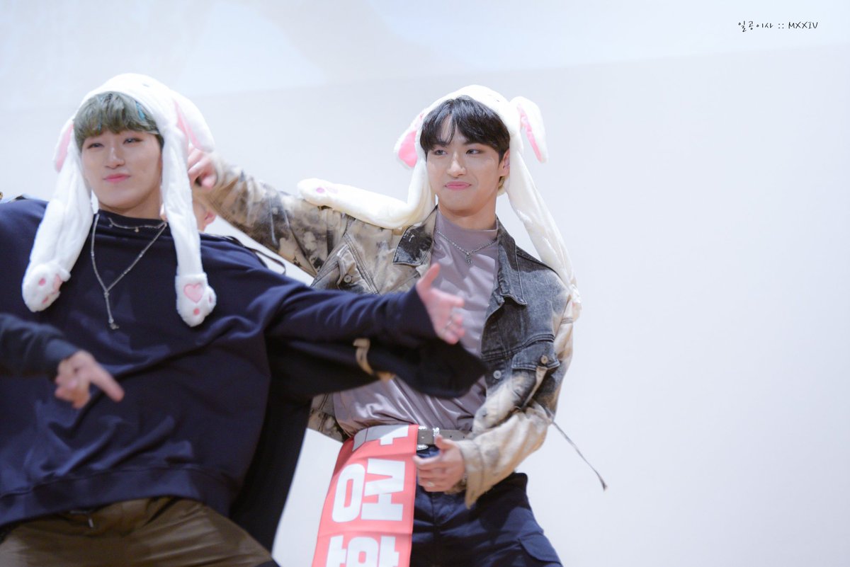1024_MXXIV's tweet photo. 20181027

ATEEZ https://t.co/59mAkmHKnc