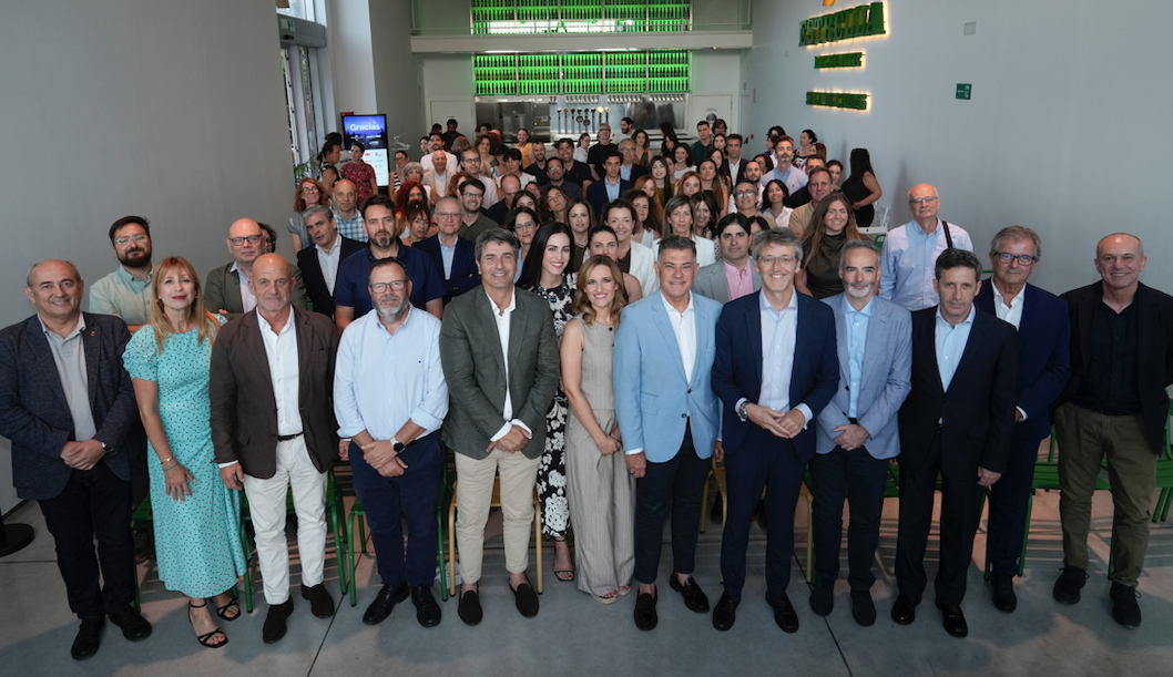 UMU's tweet photo. 📊 Un estudio de la Cátedra RSC de la UMU revela que los consumidores murcianos son cada vez más exigentes con la sostenibilidad: ya no bastan las palabras, demandan hechos y coherencia por parte de las empresas.

https://t.co/3eY4k7IzYN https://t.co/PmFHYBvXf7