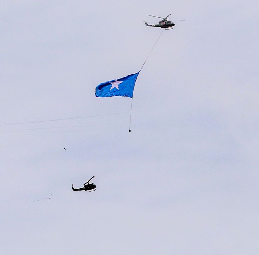 EastAfricaGov's tweet photo. Somalia's armed forces took part in the country's Independence and Unification Day celebrations in Mogadishu on 1 July, commemorating the establishment of the Somali Republic in 1960.

@StateHouseEAgov @TheVillaSomalia @MosesHaabwa @EACIPUSomalia @SheafraCurrency @Hassa https://t.co/J1nd1oKE3e