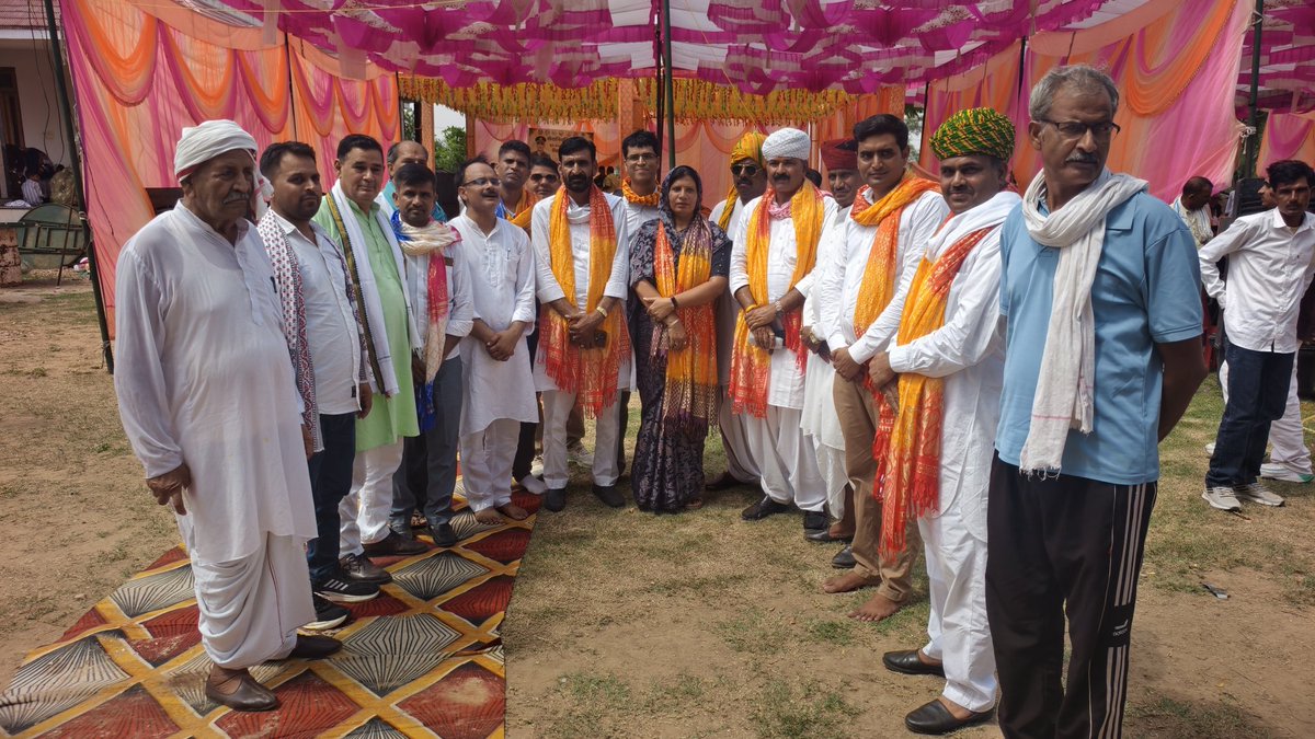 Anitajatavmla's tweet photo. कल भारतीय सेना में अपनी गौरवमयी सेवा पूर्ण कर सेवानिवृत हुए कैप्टन बलराम सिंह जी घाटरा शेरपुर के सेवानिवृति कार्यक्रम में पहुंचकर शुभकामनाएं प्रेषित की !! https://t.co/7hzSGNpCvF